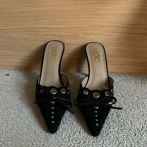 EGO pointed kitten heel